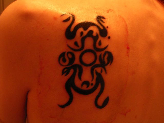 The tattoo itself was done by Shannon Johnson of Ramesses 39 Shadow Tattoos in