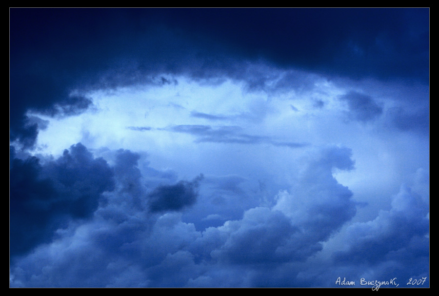 Storm approaching by Ildefonse