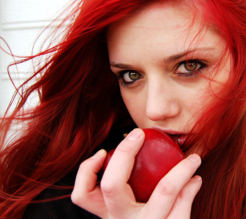 Take a look at these “hot” fiery red hair photos and see for yourself.