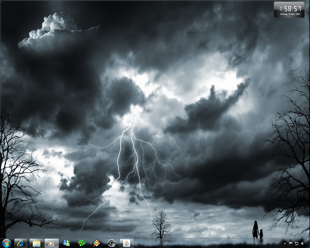 Windows_7_Desktop_by_PaddyPLAYA.png